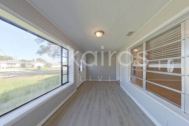 Photo - 1635 Jamaica St