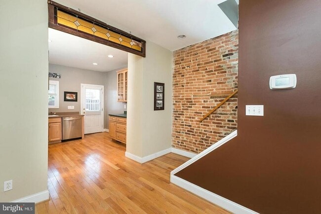 Building Photo - 1444 S Charles St