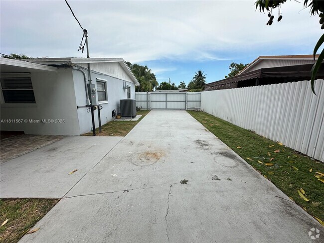Building Photo - 15640 SW 102nd Pl Rental
