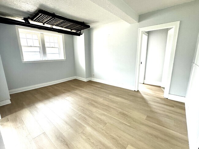 Photo - 36 Hanna St W Unit 14