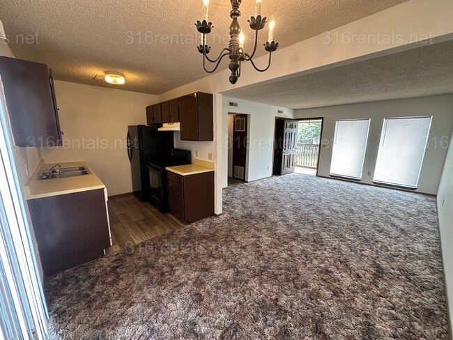Building Photo - $750 - 2 bed 1 bath - Second floor Apartment Unit 361 E Marion Ct Apt 3