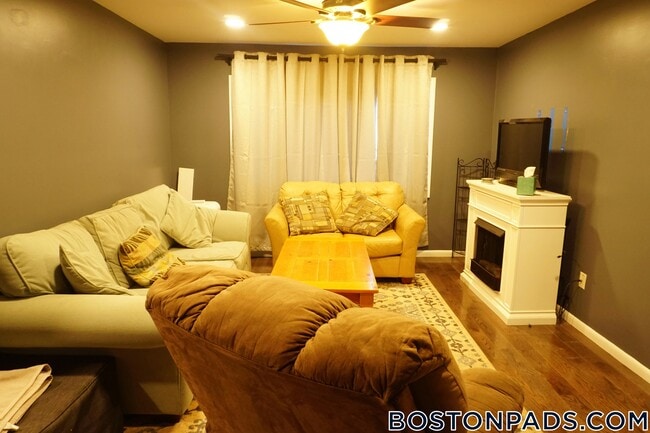 Building Photo - 5455 N Main St Unit 4F Rental