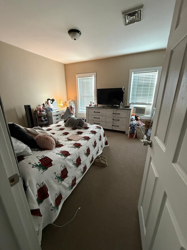 Photo - 146 Pleasant St Unit APT 2