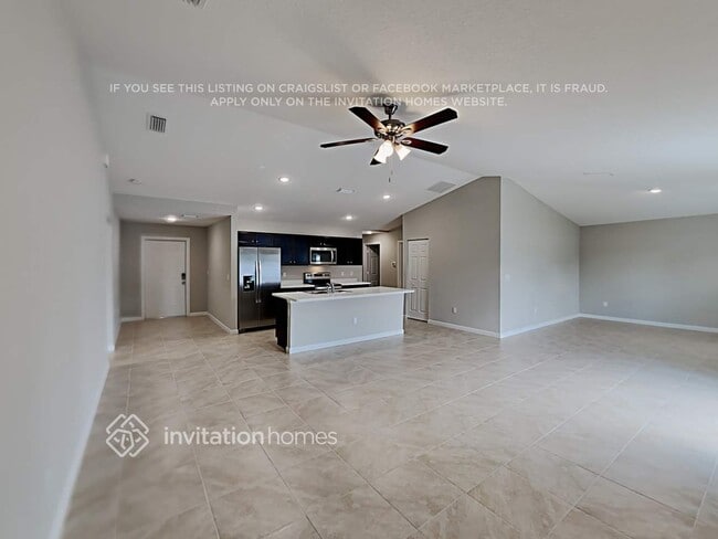 Photo - 825 SE Chaloupe Ave