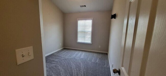 45 Newnan Lakes Dr