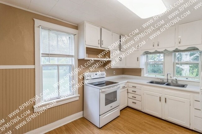 Photo - PRIVATE ACREAGE!! 3 Bedroom, 1.5 Bath Farm...