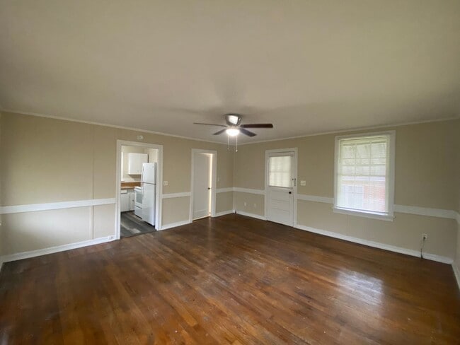 Photo - Unique Garage Studio Unit in St. Nicholas Area!