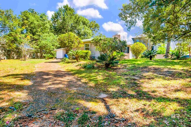 Photo - 703 Belrose Ave