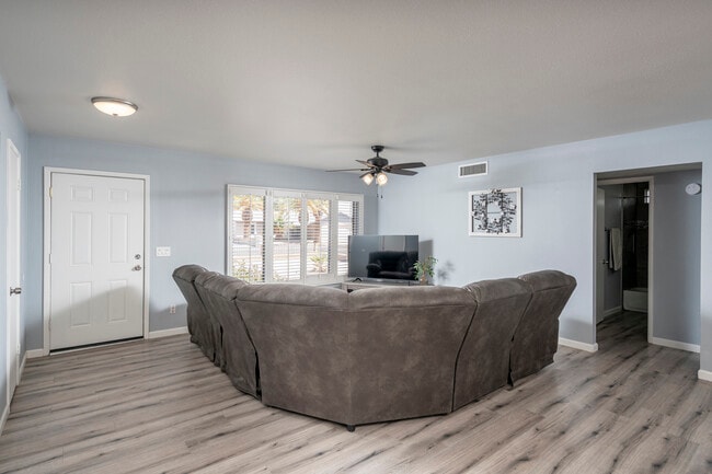 Photo - 951 W La Jolla Dr