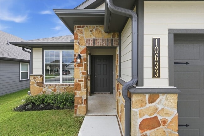 10633 Burgundy Berry Wy