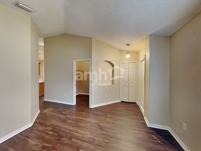 Photo - 635 Sedgewood Cir