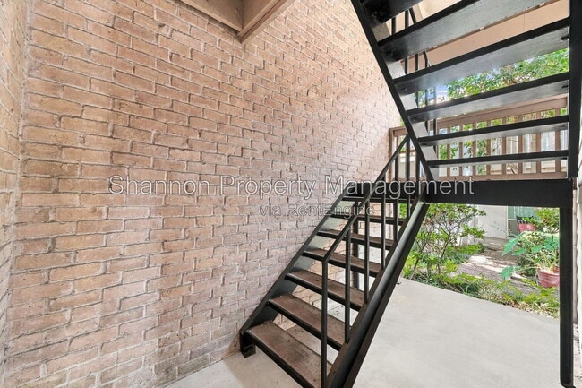 2100 Tanglewilde St Unit 318