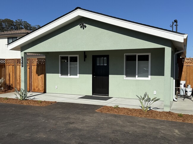 Building Photo - 1212 Chanticleer Ave
