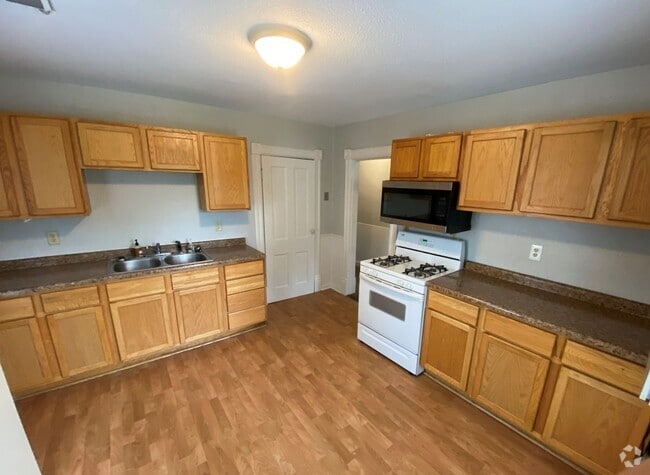 Building Photo - Newly Updated 2 Bedroom Rental