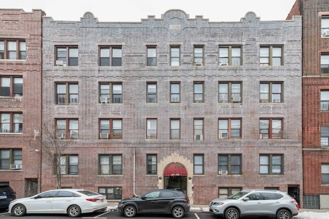 Building Photo - 529 34th St Unit D4