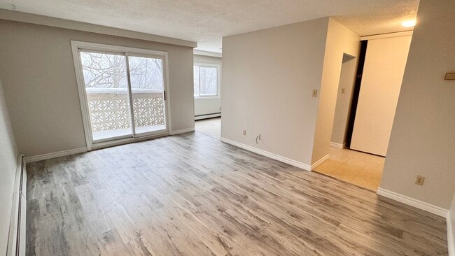 Photo - 8 Birkshire Ct