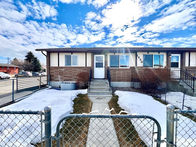 Building Photo - 1429 Aspen St Unit 3