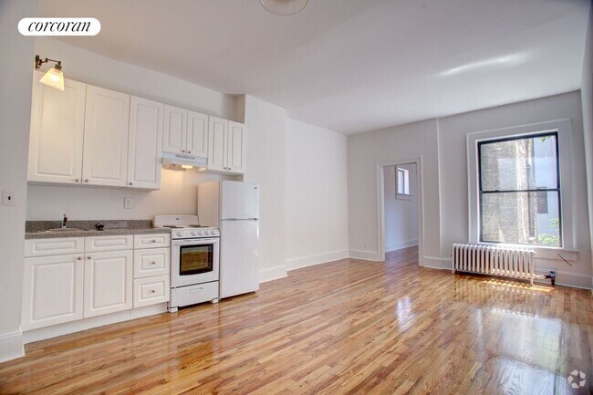 Building Photo - 304 W 30th St Rental
