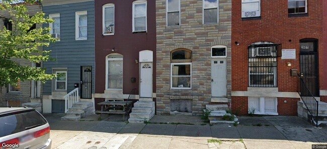 Building Photo - 2611 E Monument St