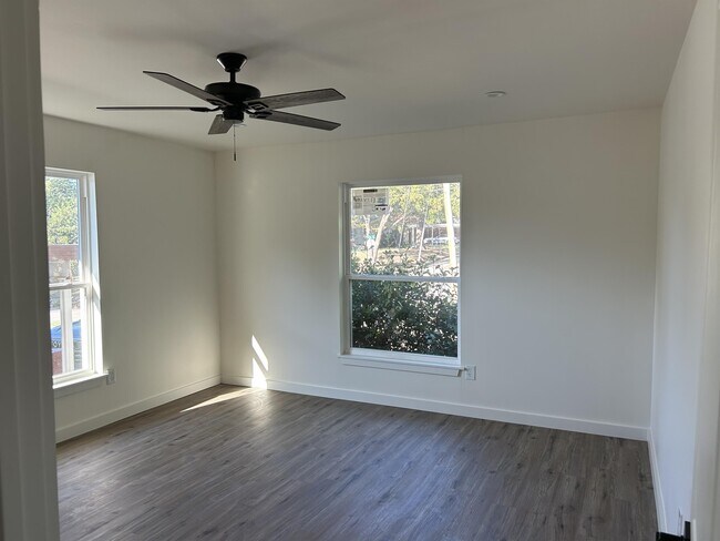 Photo - 2100 NW 4th Ave