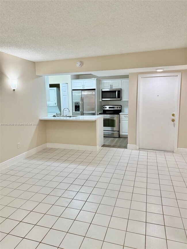 Photo - 905 NE 209th St Unit 102-30