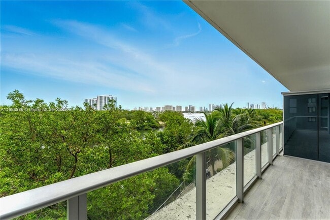 Photo - 16385 Biscayne Blvd Unit 301