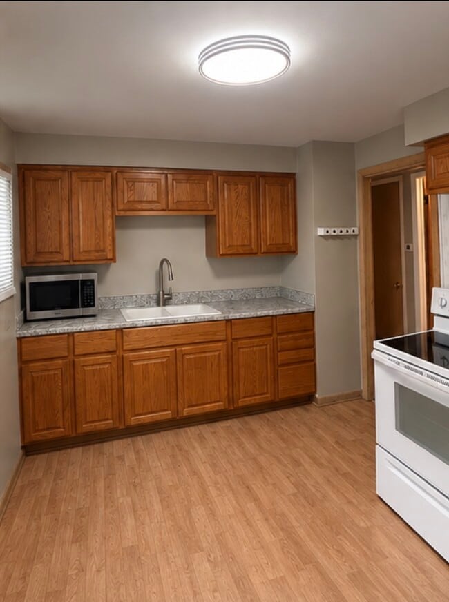Building Photo - 529 S 74th St Unit 529