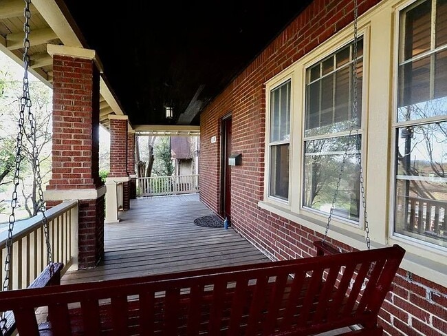 Building Photo - 1510 Hampton Ave SW