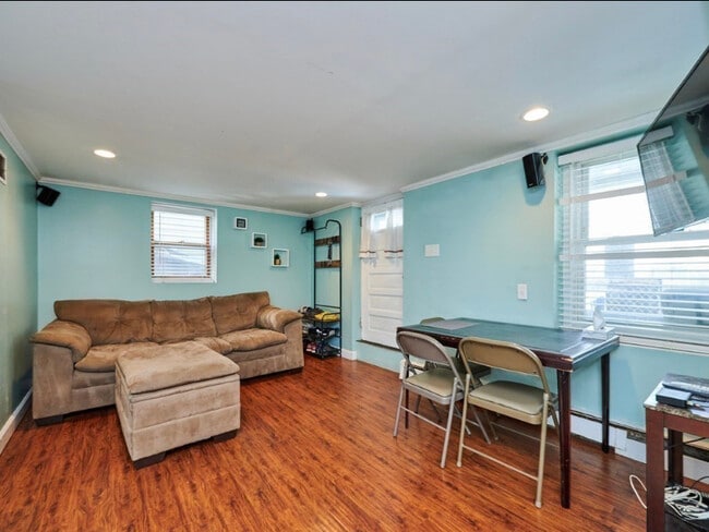 78 Sycamore St Unit 1