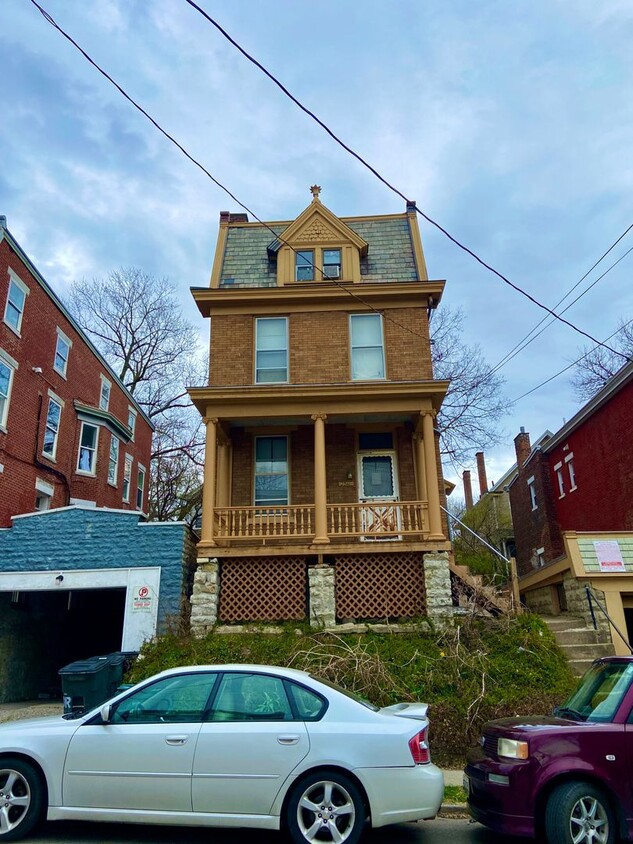 Spacious 5 bed/2 bath on Victor Mins. from... - LEASE SPECIAL! FOR AUGUST 2025 Great Spaci...