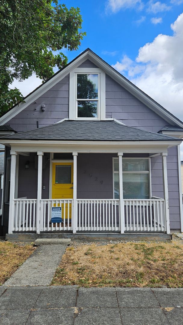 Building Photo - Super cute Duplex in Heart of Tacoma (Lowe... Rental