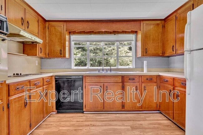 216 Meadowood Ave