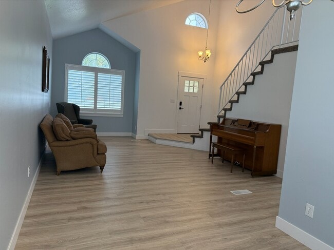 Photo - 543 Creekside Ln