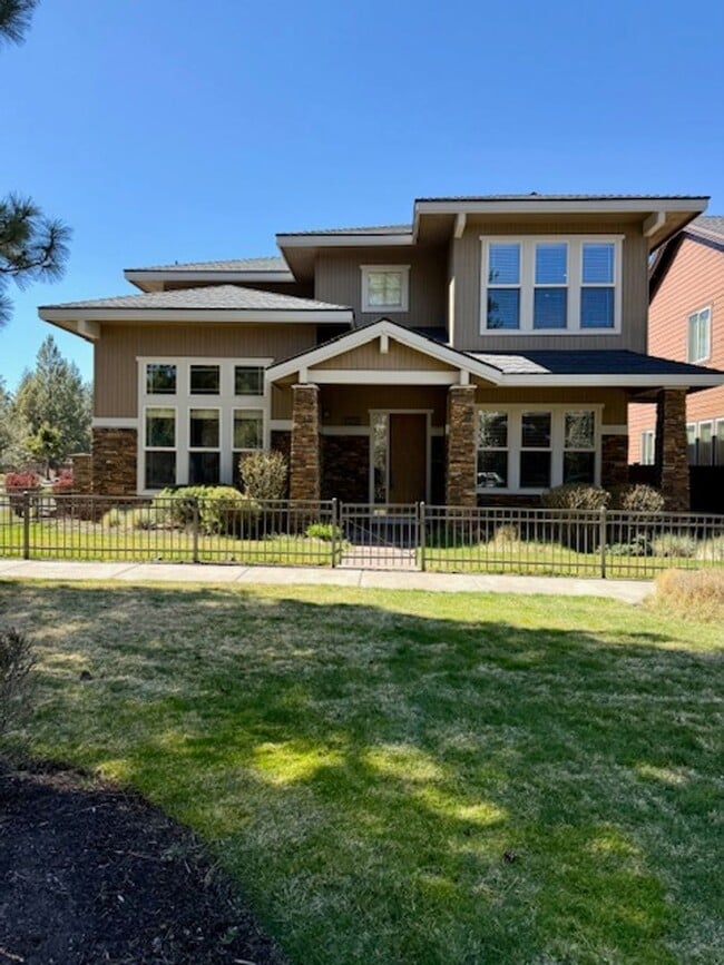 Building Photo - Stunning 4-Bedroom Aspen Rim Home in Bend!