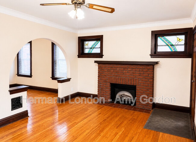 Photo - 5046 Winona Ave Unit #B