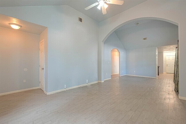 Photo - 4813 Pederson St