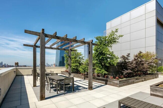 Photo - 522 W 37th St Unit 9G