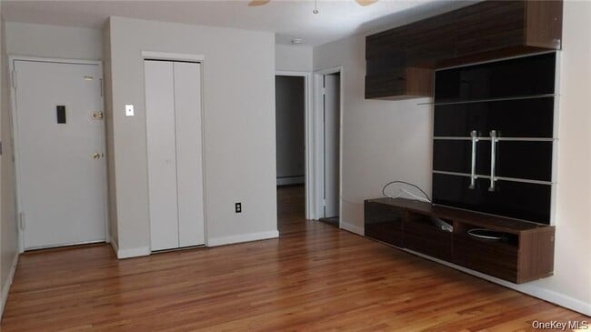 Photo - 502 Barclay Manor