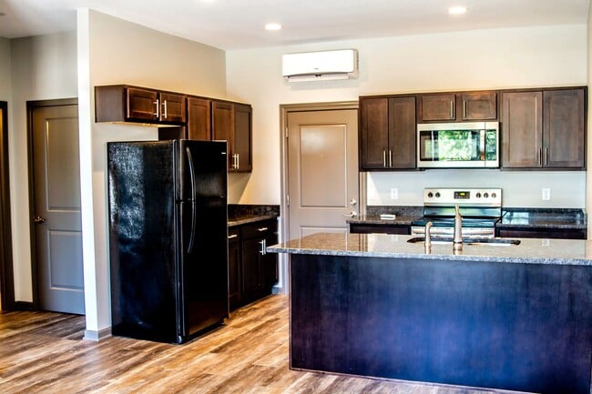Building Photo - 209 N Maple St Unit #2