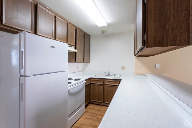 1 BR, 1 BA - 690 SF