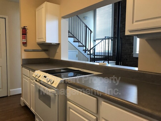 Photo - 210 E Main St