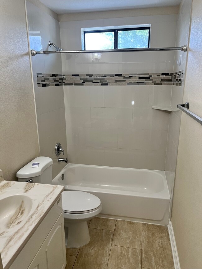 Photo - 9814 Kelton Dr House
