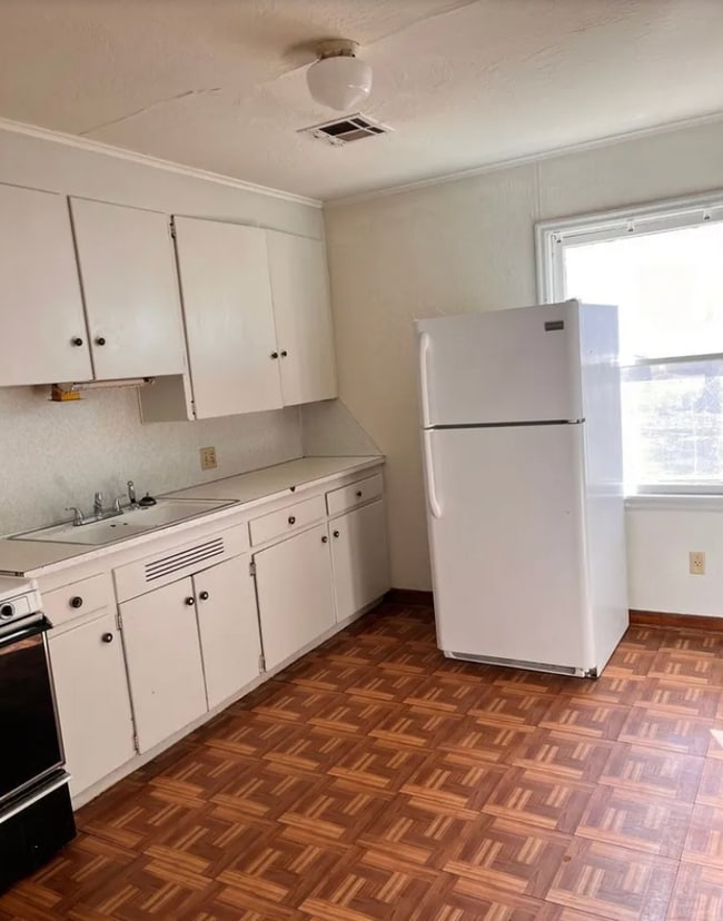 Photo - 2713 E Maine Ave