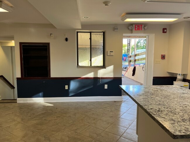 Photo - 1397-1399 State St Unidad 6