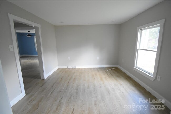 Photo - 665 Central Dr NW