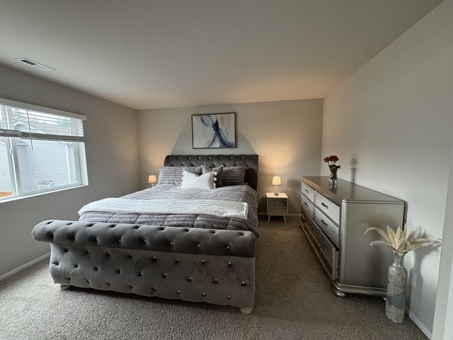 Photo - 325 Watercress St