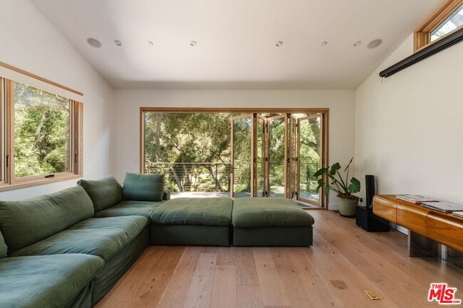 Photo - 1149 Old Topanga Canyon Rd