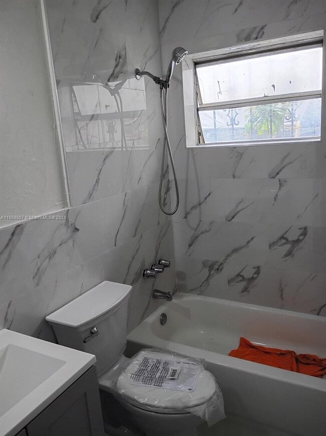 Photo - 3210 NW 22nd Ave Unidad 5