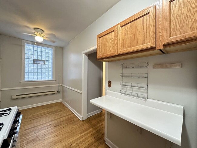 Photo - 1034 W George St Unit J01W