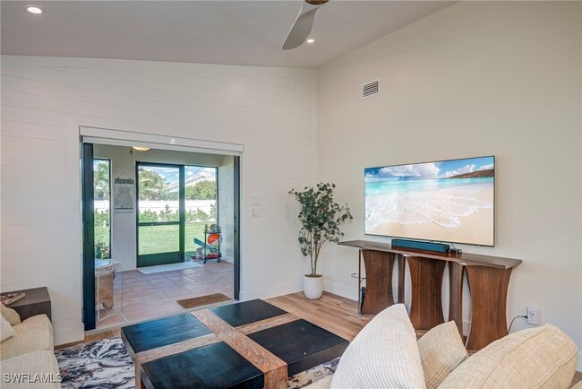 Photo - 577 98th Ave N